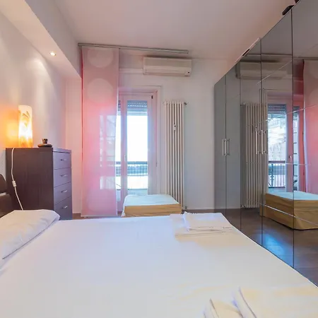 Apartment Youhosty- Citylife & Sempione Milan